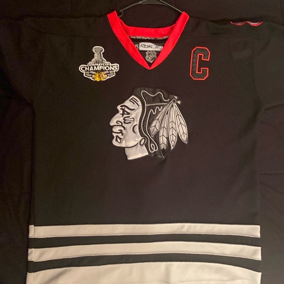 Jonathan Toews custom jersey - Picture 1 of 10
